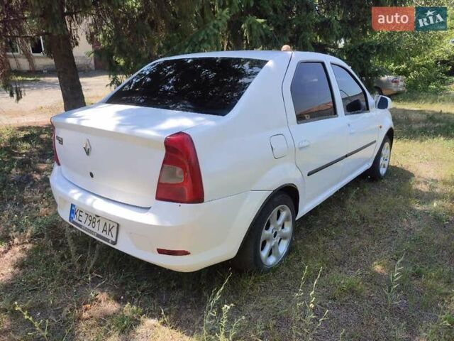 Белый Рено Логан, объемом двигателя 1.39 л и пробегом 260 тыс. км за 3650 $, фото 5 на Automoto.ua