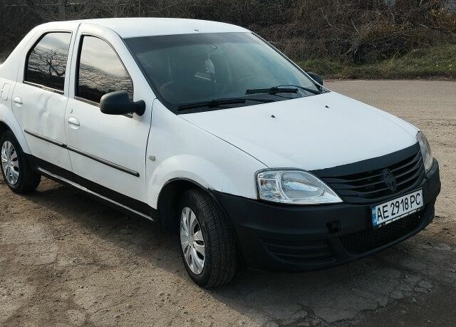 Белый Рено Логан, объемом двигателя 1.4 л и пробегом 670 тыс. км за 1750 $, фото 4 на Automoto.ua