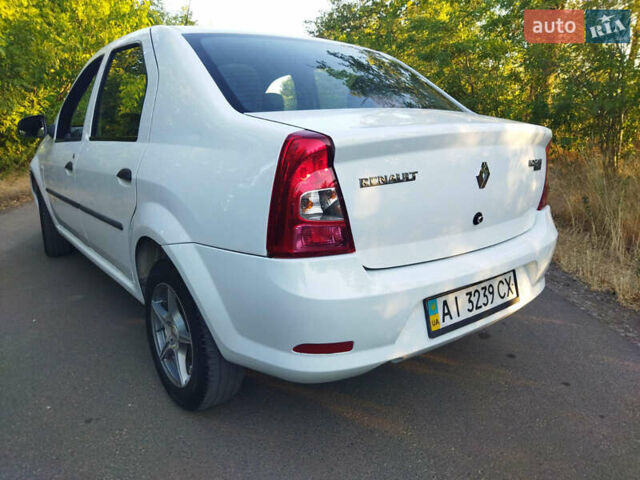 Рено Логан 2011 в Одессе на Automoto.ua Белый Рено Логан, объемом двигателя 0 л и пробегом 220 тыс. км за 3700 $, фото 2 на Automoto.ua