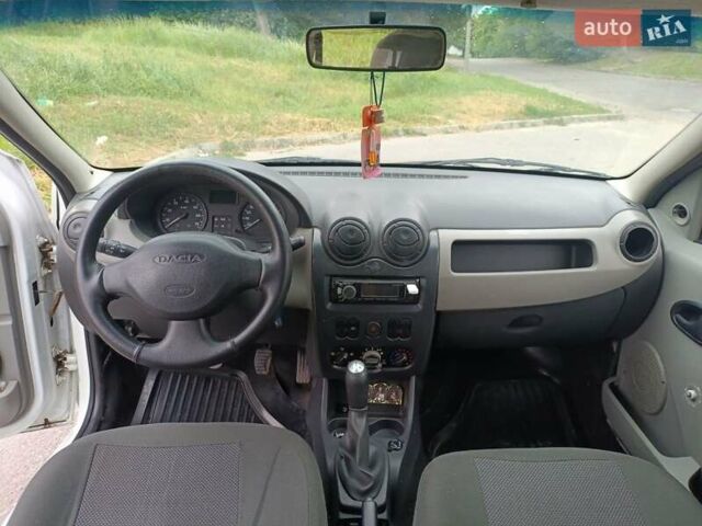 Белый Рено Логан, объемом двигателя 1.4 л и пробегом 246 тыс. км за 2400 $, фото 6 на Automoto.ua