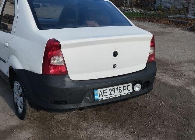 Белый Рено Логан, объемом двигателя 1.4 л и пробегом 670 тыс. км за 1750 $, фото 2 на Automoto.ua