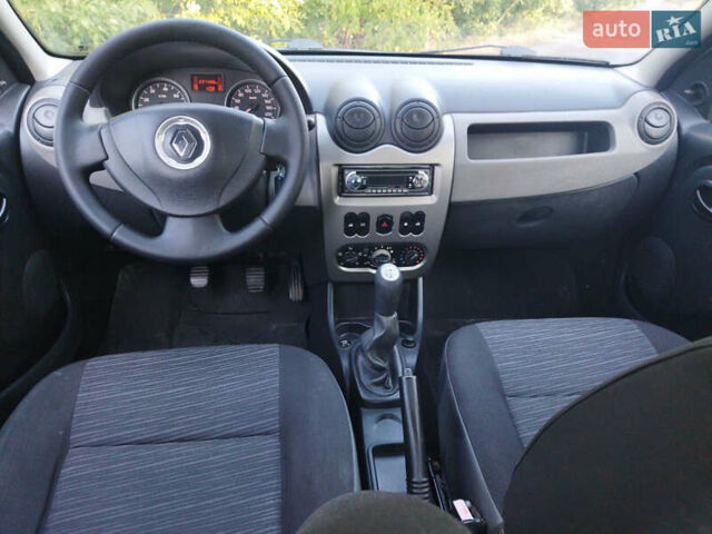 Рено Логан 2011 в Одессе на Automoto.ua Белый Рено Логан, объемом двигателя 0 л и пробегом 220 тыс. км за 3700 $, фото 8 на Automoto.ua