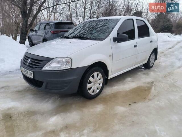 Белый Рено Логан, объемом двигателя 1.39 л и пробегом 250 тыс. км за 3550 $, фото 2 на Automoto.ua