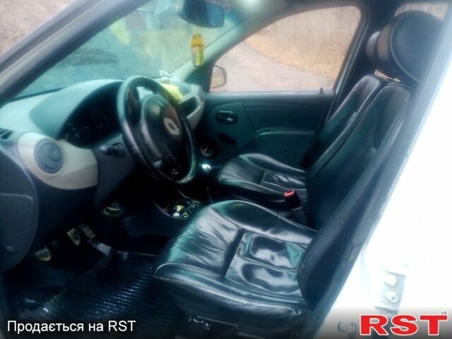 Білий Рено Логан, об'ємом двигуна 1.4 л та пробігом 400 тис. км за 2100 $, фото 3 на Automoto.ua