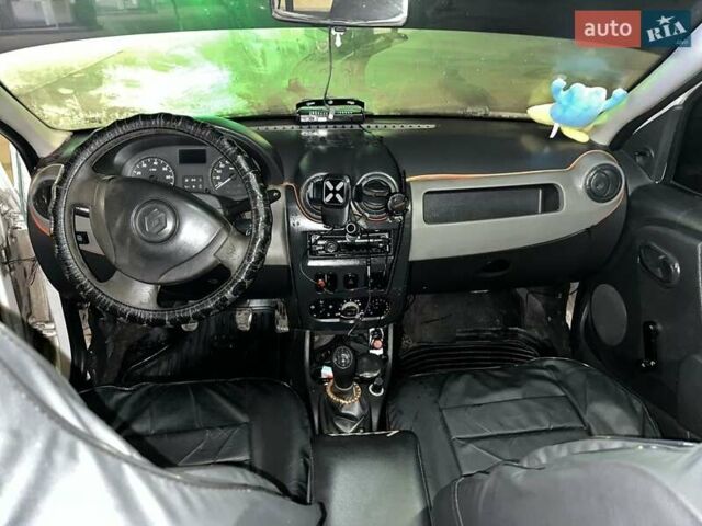 Белый Рено Логан, объемом двигателя 1.4 л и пробегом 349 тыс. км за 3500 $, фото 5 на Automoto.ua