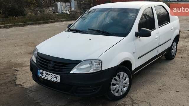 Білий Рено Логан, об'ємом двигуна 1.39 л та пробігом 670 тис. км за 1750 $, фото 1 на Automoto.ua