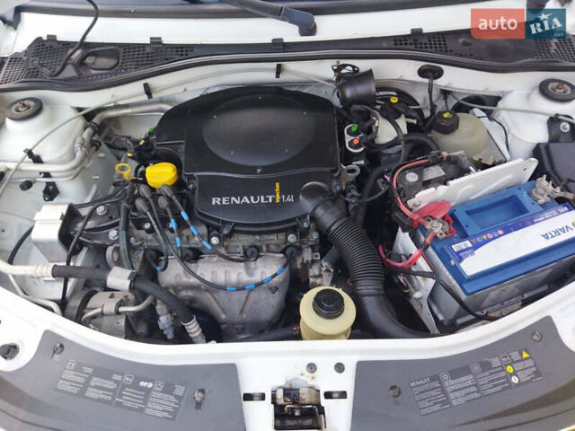 Рено Логан 2011 в Одессе на Automoto.ua Белый Рено Логан, объемом двигателя 0 л и пробегом 220 тыс. км за 3700 $, фото 6 на Automoto.ua
