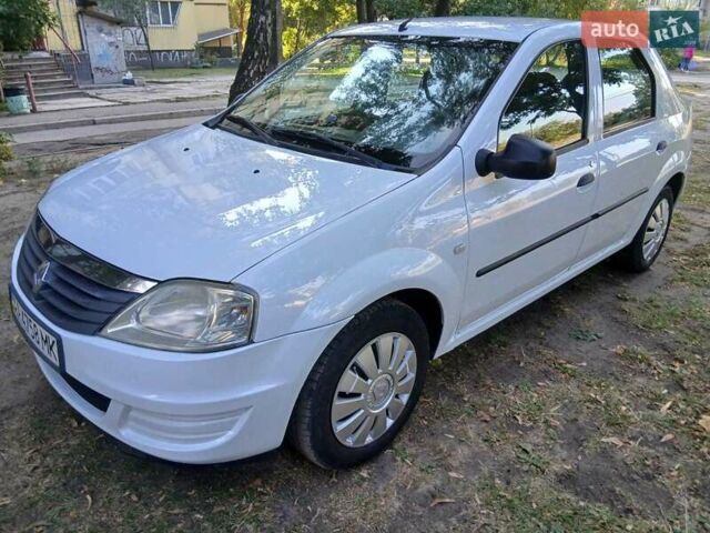 Білий Рено Логан, об'ємом двигуна 1.39 л та пробігом 192 тис. км за 5000 $, фото 2 на Automoto.ua