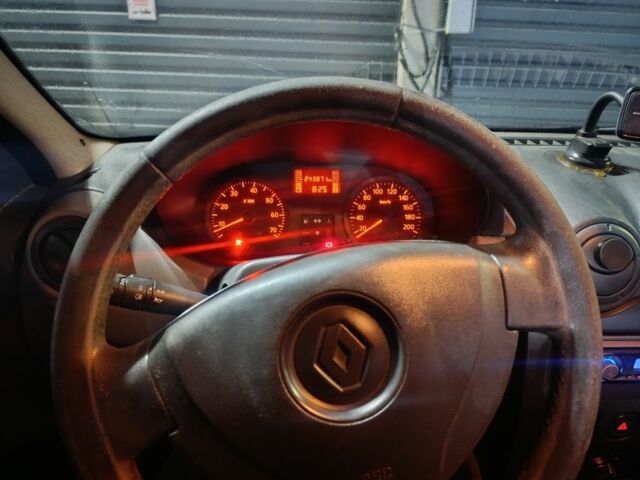 Білий Рено Логан, об'ємом двигуна 1.4 л та пробігом 243 тис. км за 3000 $, фото 15 на Automoto.ua