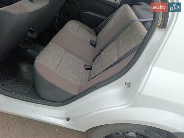 Белый Рено Логан, объемом двигателя 1.39 л и пробегом 146 тыс. км за 3250 $, фото 1 на Automoto.ua