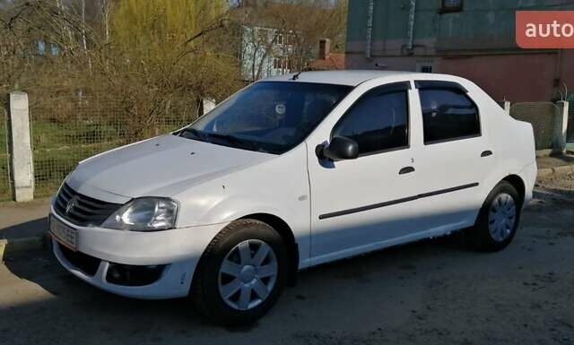 Білий Рено Логан, об'ємом двигуна 1.39 л та пробігом 320 тис. км за 3000 $, фото 4 на Automoto.ua