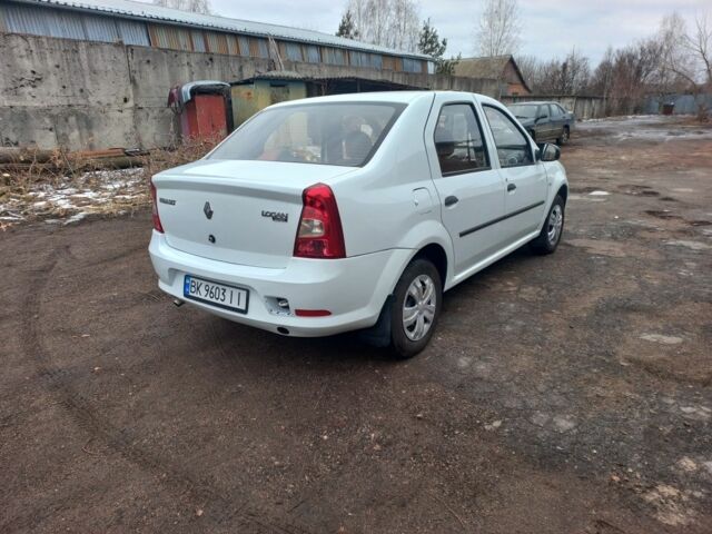 Белый Рено Логан, объемом двигателя 1.4 л и пробегом 217 тыс. км за 4000 $, фото 3 на Automoto.ua