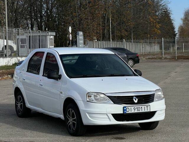 Белый Рено Логан, объемом двигателя 1.4 л и пробегом 317 тыс. км за 3300 $, фото 2 на Automoto.ua