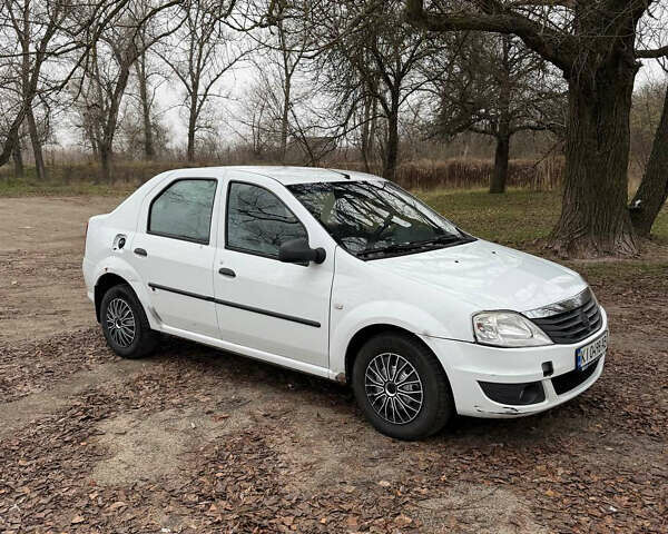 Білий Рено Логан, об'ємом двигуна 1.39 л та пробігом 211 тис. км за 2900 $, фото 3 на Automoto.ua