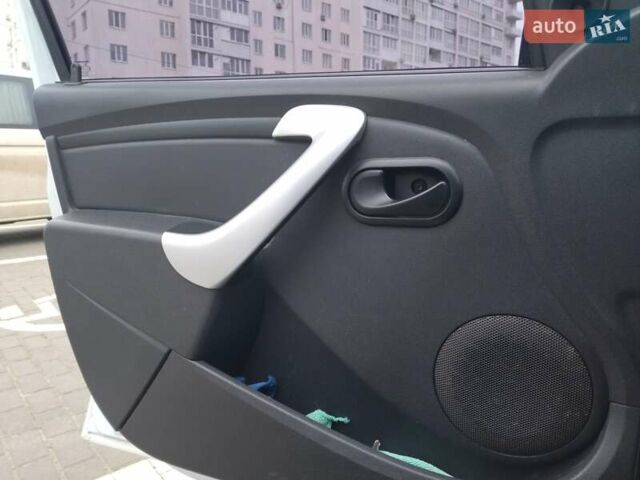 Белый Рено Логан, объемом двигателя 1.46 л и пробегом 130 тыс. км за 5200 $, фото 14 на Automoto.ua