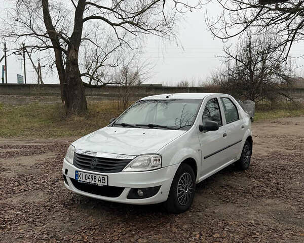 Білий Рено Логан, об'ємом двигуна 1.39 л та пробігом 211 тис. км за 2900 $, фото 1 на Automoto.ua