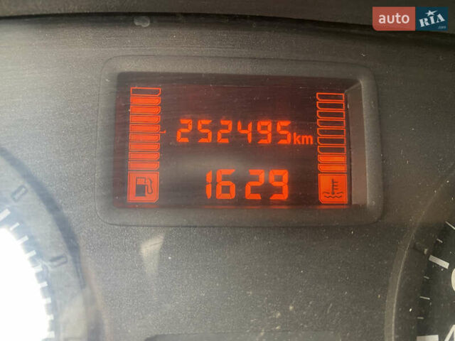 Белый Рено Логан, объемом двигателя 1.4 л и пробегом 262 тыс. км за 3500 $, фото 12 на Automoto.ua