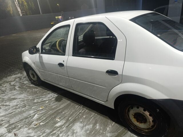 Білий Рено Логан, об'ємом двигуна 1.4 л та пробігом 243 тис. км за 3000 $, фото 5 на Automoto.ua