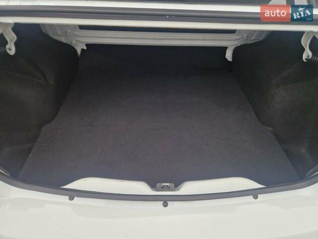 Белый Рено Логан, объемом двигателя 1.39 л и пробегом 53 тыс. км за 5500 $, фото 62 на Automoto.ua