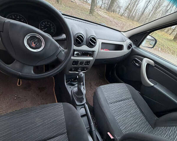 Білий Рено Логан, об'ємом двигуна 1.39 л та пробігом 211 тис. км за 2900 $, фото 10 на Automoto.ua