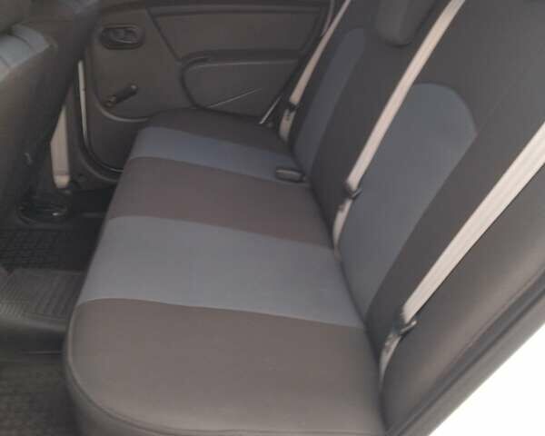 Белый Рено Логан, объемом двигателя 1.46 л и пробегом 130 тыс. км за 5200 $, фото 15 на Automoto.ua