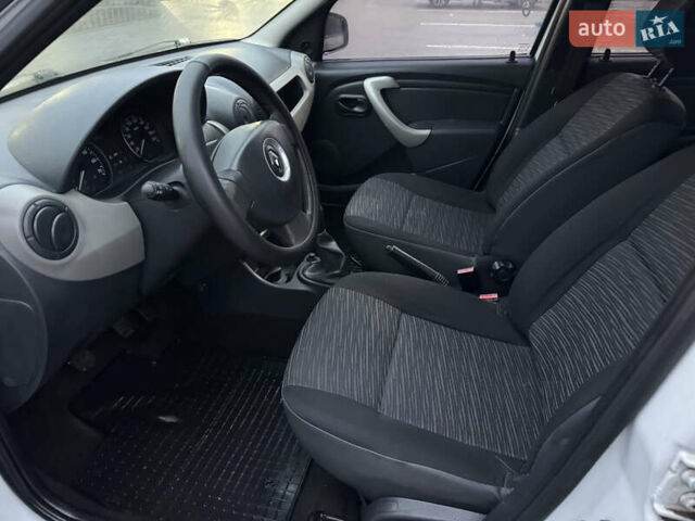 Белый Рено Логан, объемом двигателя 1.4 л и пробегом 108 тыс. км за 4300 $, фото 14 на Automoto.ua