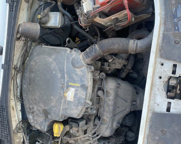 Белый Рено Логан, объемом двигателя 1.4 л и пробегом 262 тыс. км за 3500 $, фото 11 на Automoto.ua