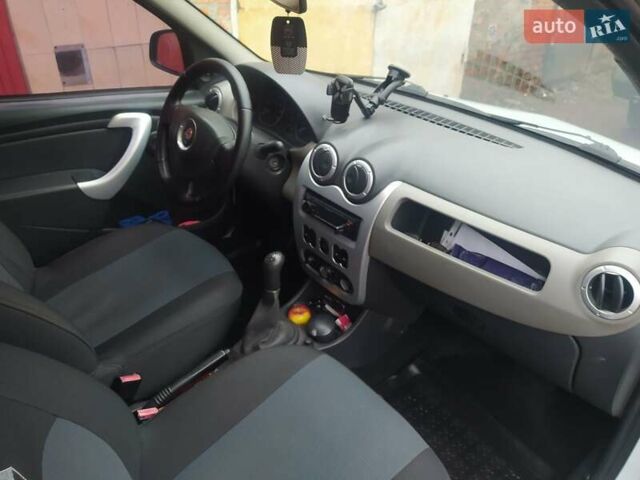 Белый Рено Логан, объемом двигателя 1.5 л и пробегом 130 тыс. км за 5000 $, фото 5 на Automoto.ua
