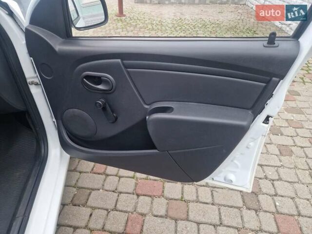 Белый Рено Логан, объемом двигателя 1.39 л и пробегом 53 тыс. км за 5500 $, фото 1 на Automoto.ua