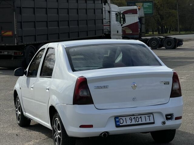 Белый Рено Логан, объемом двигателя 1.4 л и пробегом 317 тыс. км за 3300 $, фото 3 на Automoto.ua