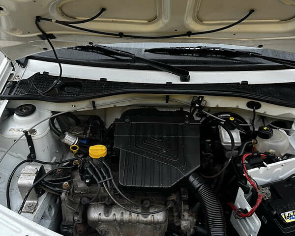 Белый Рено Логан, объемом двигателя 1.39 л и пробегом 241 тыс. км за 2700 $, фото 8 на Automoto.ua