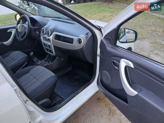 Білий Рено Логан, об'ємом двигуна 1.39 л та пробігом 192 тис. км за 5000 $, фото 8 на Automoto.ua