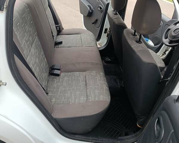 Белый Рено Логан, объемом двигателя 1.39 л и пробегом 146 тыс. км за 3250 $, фото 7 на Automoto.ua