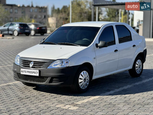 Белый Рено Логан, объемом двигателя 1.39 л и пробегом 252 тыс. км за 4300 $, фото 2 на Automoto.ua