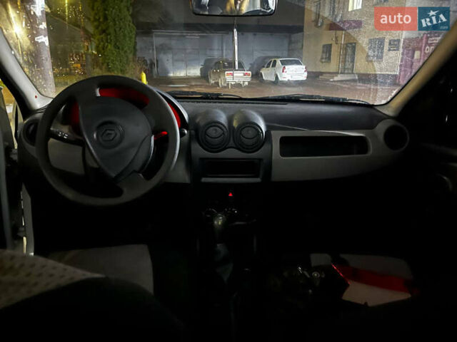 Белый Рено Логан, объемом двигателя 1.4 л и пробегом 100 тыс. км за 2800 $, фото 5 на Automoto.ua