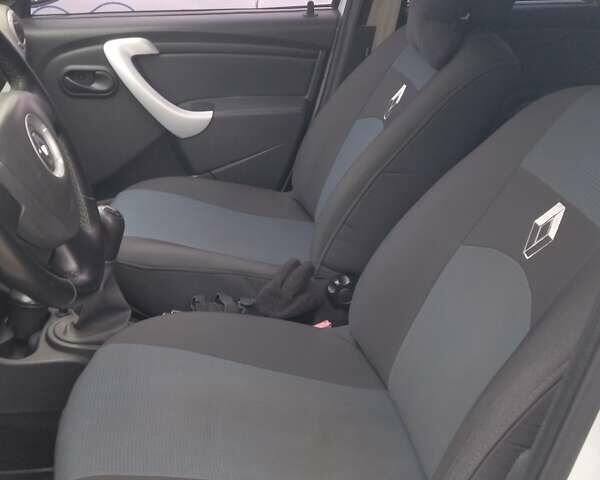 Белый Рено Логан, объемом двигателя 1.46 л и пробегом 130 тыс. км за 5200 $, фото 13 на Automoto.ua