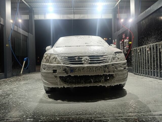 Білий Рено Логан, об'ємом двигуна 1.4 л та пробігом 243 тис. км за 3000 $, фото 1 на Automoto.ua