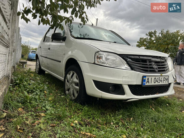 Белый Рено Логан, объемом двигателя 1.39 л и пробегом 250 тыс. км за 2000 $, фото 2 на Automoto.ua