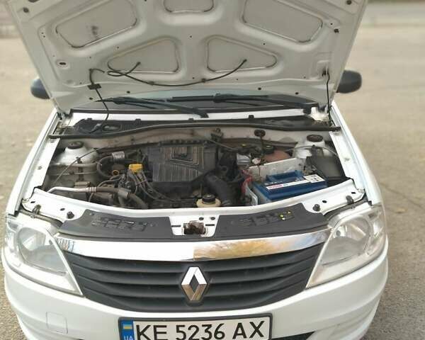 Білий Рено Логан, об'ємом двигуна 1.39 л та пробігом 307 тис. км за 3400 $, фото 6 на Automoto.ua