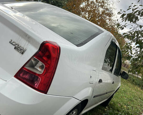 Белый Рено Логан, объемом двигателя 1.39 л и пробегом 250 тыс. км за 2000 $, фото 6 на Automoto.ua