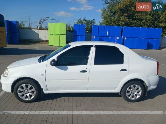 Білий Рено Логан, об'ємом двигуна 1.39 л та пробігом 243 тис. км за 3550 $, фото 1 на Automoto.ua