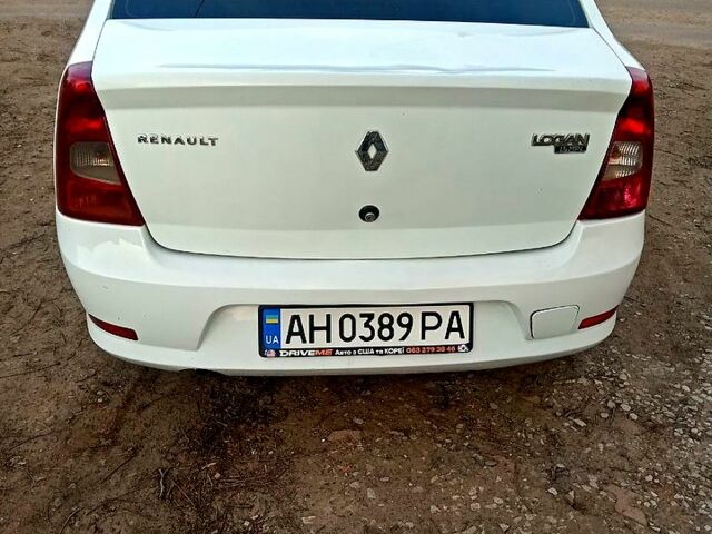 Белый Рено Логан, объемом двигателя 1.4 л и пробегом 256 тыс. км за 3000 $, фото 5 на Automoto.ua