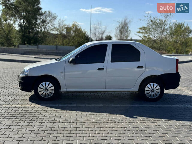 Белый Рено Логан, объемом двигателя 1.39 л и пробегом 252 тыс. км за 4300 $, фото 3 на Automoto.ua