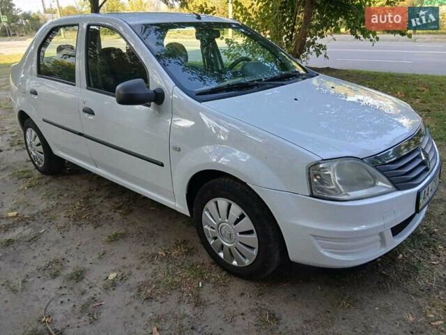 Білий Рено Логан, об'ємом двигуна 1.39 л та пробігом 192 тис. км за 5000 $, фото 1 на Automoto.ua