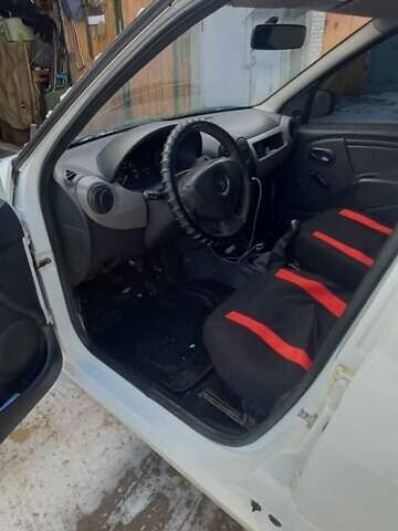 Белый Рено Логан, объемом двигателя 1.4 л и пробегом 137 тыс. км за 3200 $, фото 10 на Automoto.ua