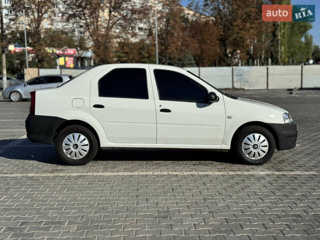 Белый Рено Логан, объемом двигателя 1.39 л и пробегом 252 тыс. км за 4300 $, фото 7 на Automoto.ua