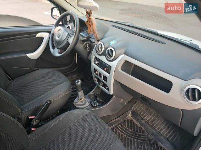 Белый Рено Логан, объемом двигателя 1.46 л и пробегом 196 тыс. км за 5500 $, фото 20 на Automoto.ua