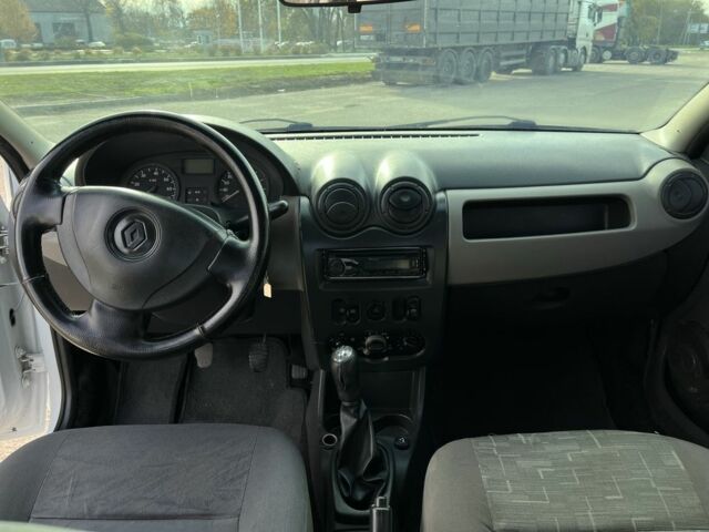 Белый Рено Логан, объемом двигателя 1.4 л и пробегом 317 тыс. км за 3300 $, фото 6 на Automoto.ua