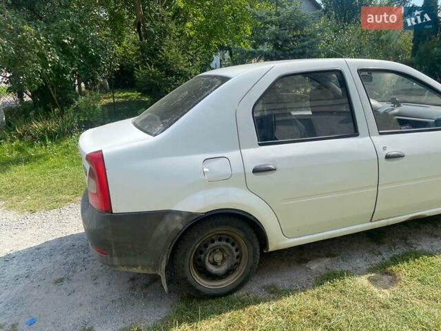 Білий Рено Логан, об'ємом двигуна 1.39 л та пробігом 270 тис. км за 2800 $, фото 6 на Automoto.ua