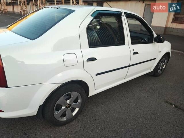 Белый Рено Логан, объемом двигателя 1.46 л и пробегом 196 тыс. км за 5500 $, фото 1 на Automoto.ua